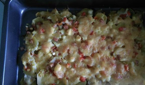 Potato Casserole with Tomatoes and Cheese