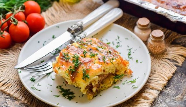 Potato, Minced Chicken and Cheese Casserole