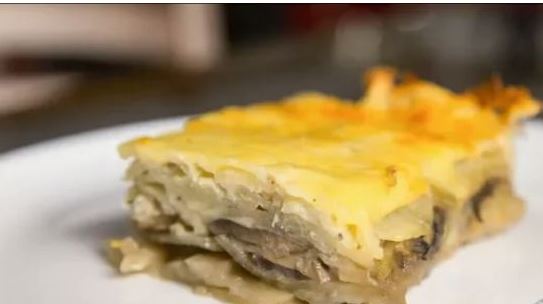 Potatoes with Mushrooms Baked with Cheese