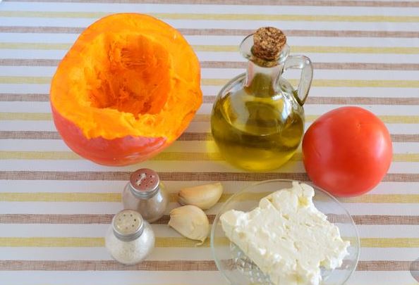 Pumpkin Baked with Tomato and Feta step 1