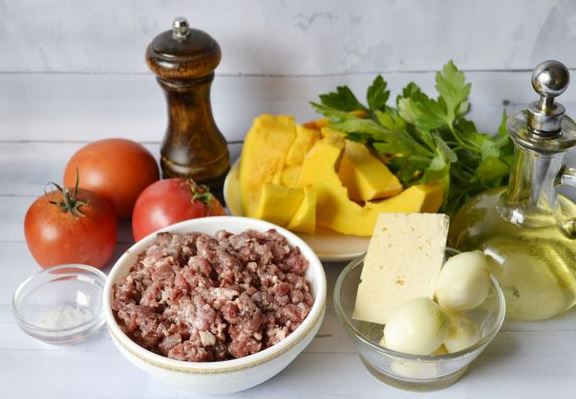 Pumpkin Casserole with Minced Meat and Tomatoes step 1