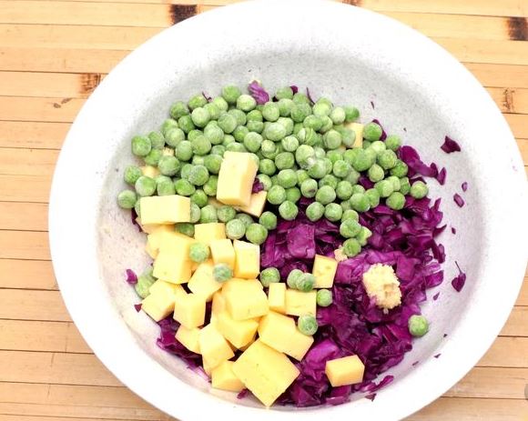 Red Cabbage Casserole with Green Peas and Cheese step 3