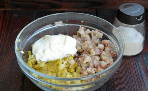 Reshti Potatoes with Herring Sauce step 4