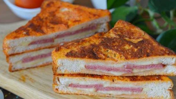 Hot Sandwiches With Sausage and Cheese (in a pan)