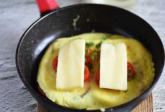 Egg, Cheese and Tomato Sandwich step 8
