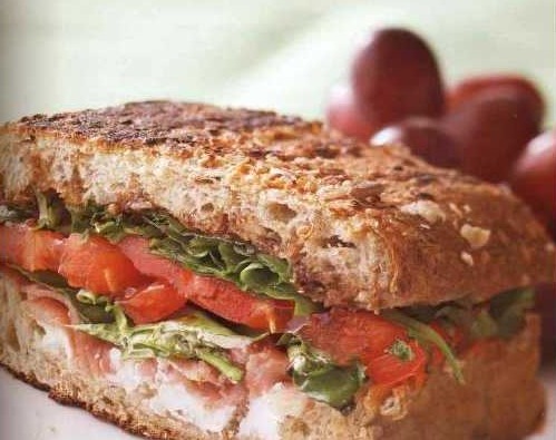 Sandwiches With Ham, Tomato and Cheese
