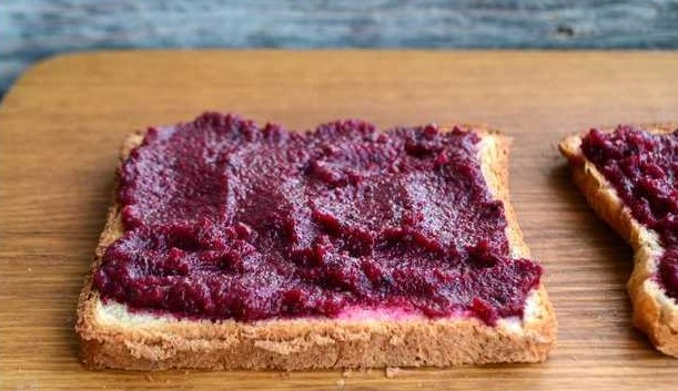 Sandwiches with Beets, Eggs, Pickled Cucumber and Olives step 13