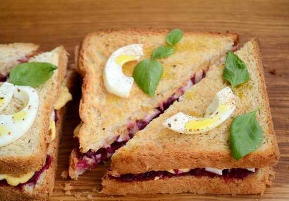 Sandwiches with Beets, Eggs, Pickled Cucumber and Olives step 18