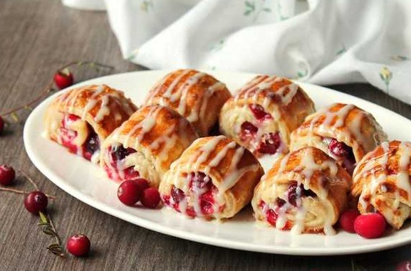 Puff Pastry Rolls with Cranberries