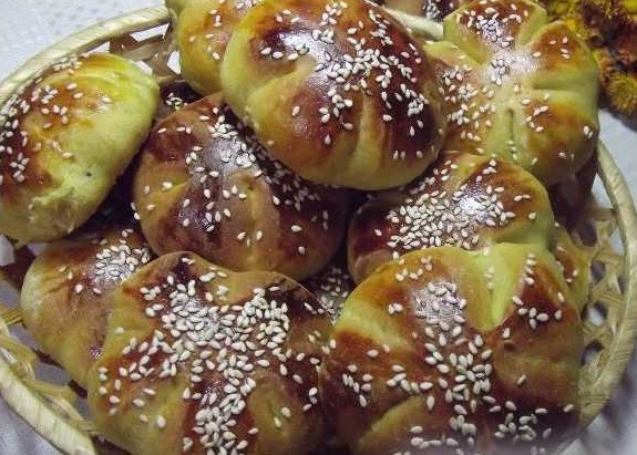 Pumpkin Buns with Sesame Seeds “Pumpkin”