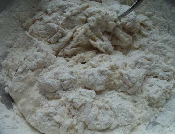 Manzari (Pies with Cottage Cheese and Herbs) step 3