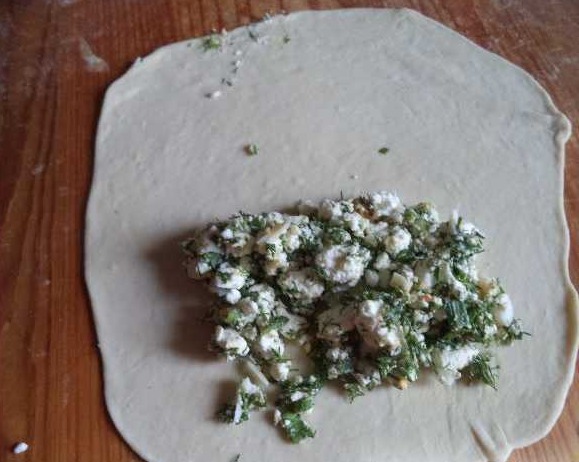 Manzari (Pies with Cottage Cheese and Herbs) step 8