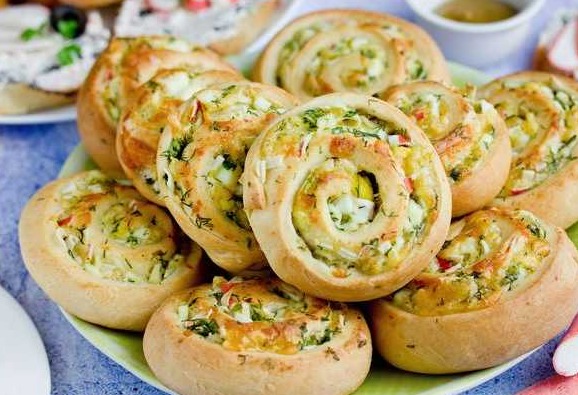 Curl Buns with Crab Sticks