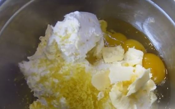 Very Juicy Curd Casserole step 1