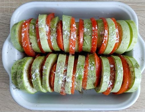 Zucchini Baked with Tomatoes, Sour Cream Sauce and Cheese step 3