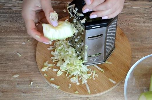 Zucchini Roll with Onions, Carrots and Cheese step 1