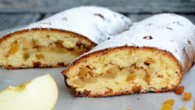 Curd Strudel with Apples