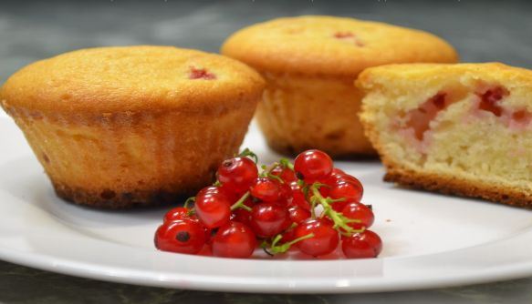 Muffins with Red Currant