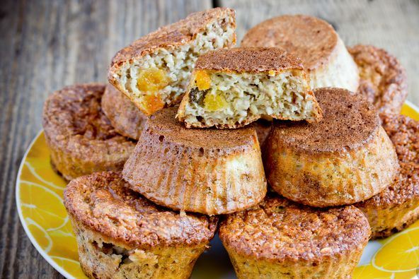Oatmeal Muffins with Bananas and Dried Fruits