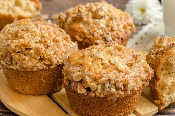 Oatmeal Muffins with Nuts and Cinnamon