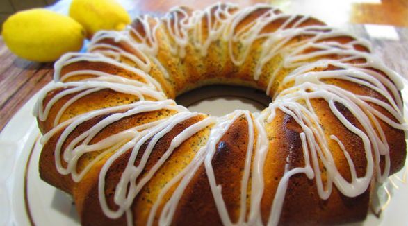 Lemon Poppy Seed Cupcake