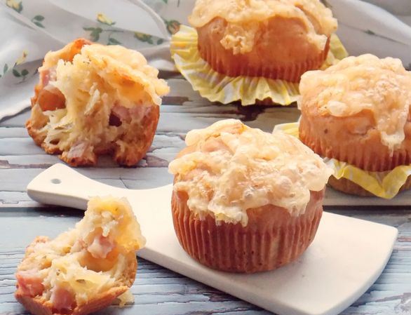 Snack Muffins with Cheese and Ham