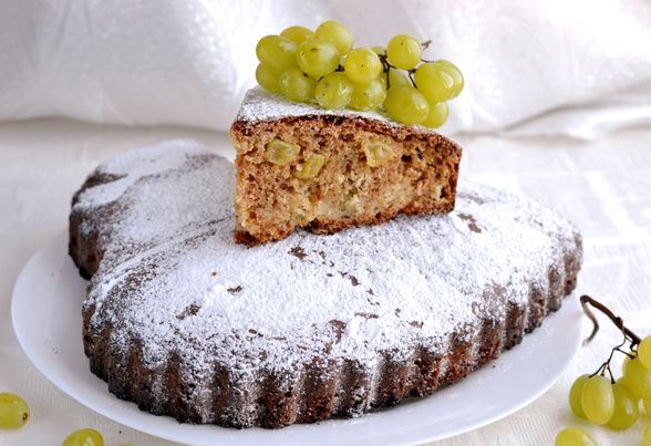 Yoghurt Cupcake with Grapes, Oatmeal and Spices