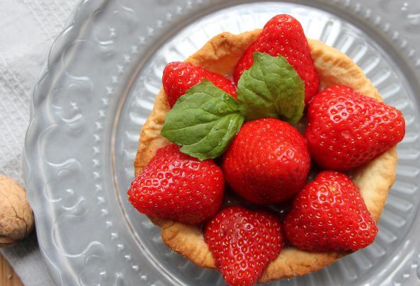 Tartlets with Strawberries, Roasted Nuts and Ginger Jelly