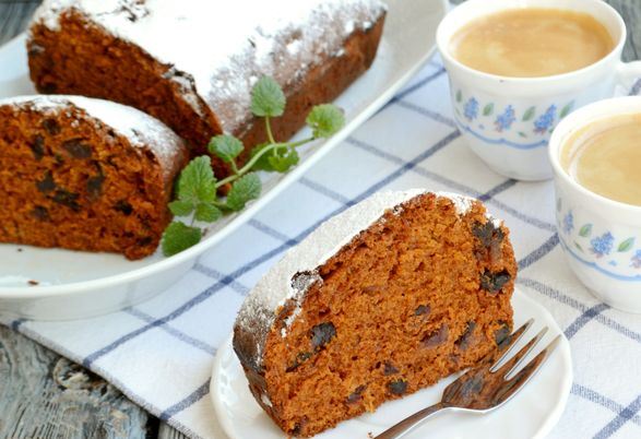 Caramel Cake with Dates
