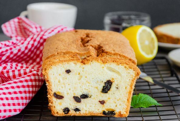Estonian Muffin with Egg Whites and Raisins
