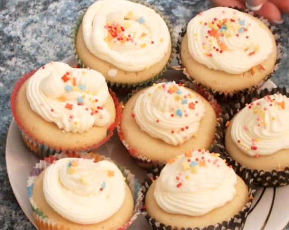 Cupcakes with Cream