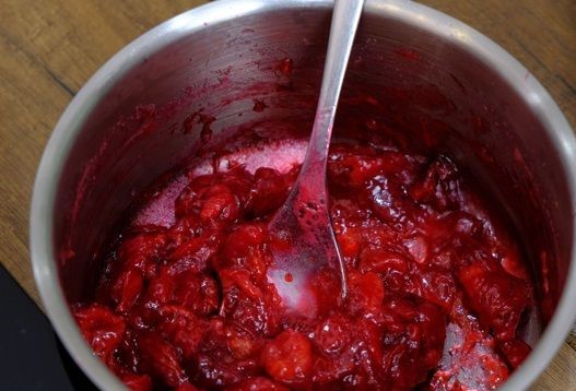 Lazy Pita Pie with Cherries and Custard step 1