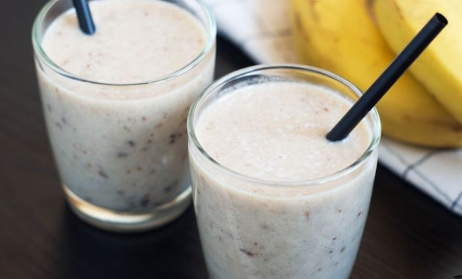 Milkshake with Banana and Dates