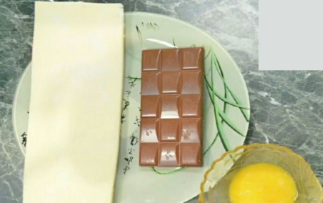 Puff Pastry Strudel with Chocolate step 1
