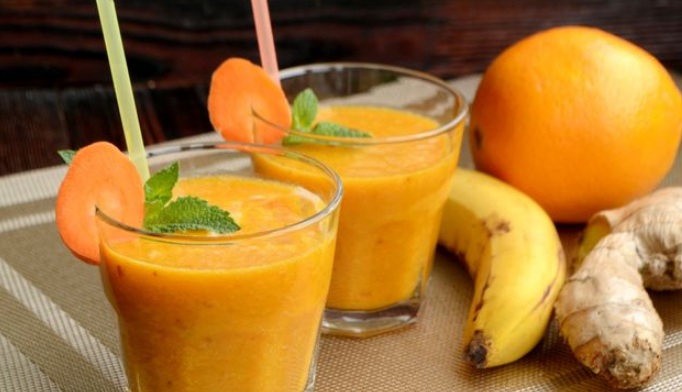 Carrot Banana Smoothie with Orange, Turmeric and Ginger