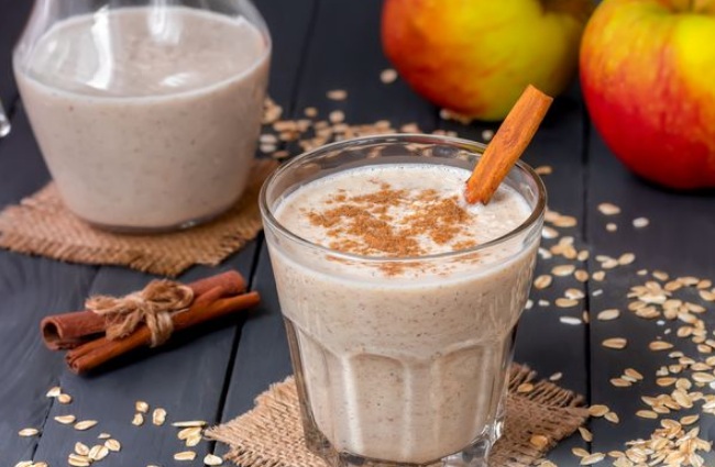 Whipped Oatmeal with Milk, with Apple and Cinnamon