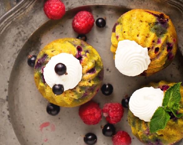 Muffins with Bran and Black Currant