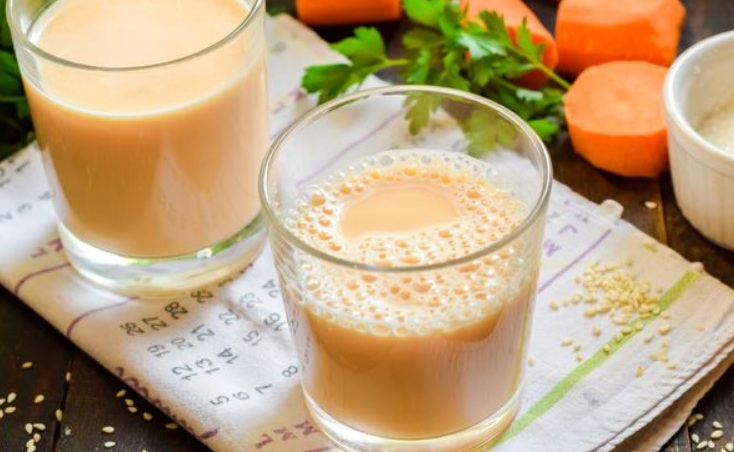 Milkshake with Carrot Juice and Egg