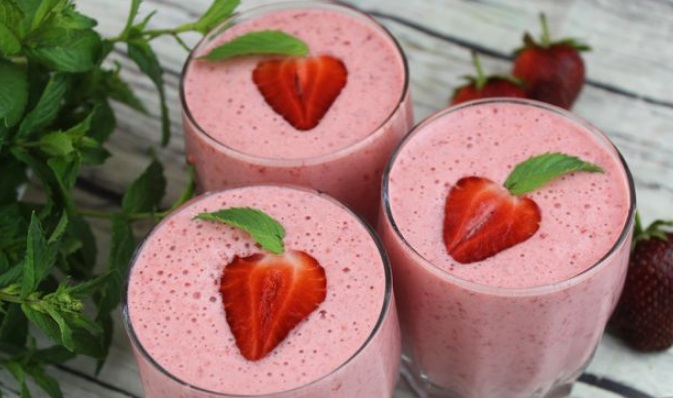 Milkshake with Strawberry and Honey