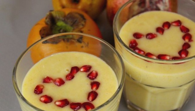 Persimmon Smoothie with Pear and Banana