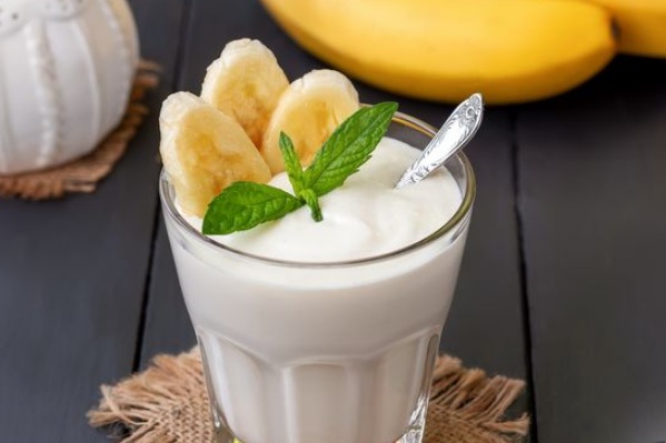 Curd Smoothie with Kefir, Banana and Honey