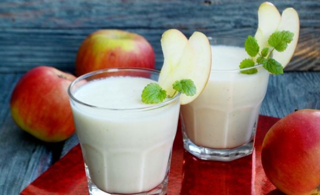 Apple-Cinnamon Smoothie with Kefir