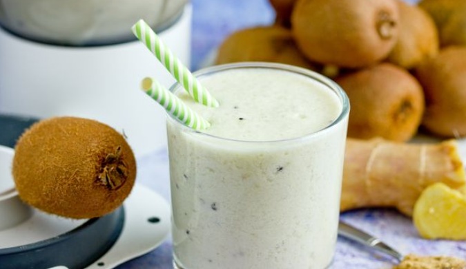 Milkshake with Fruit, Honey and Ginger