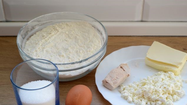 Curd Strudel with Apples step 1