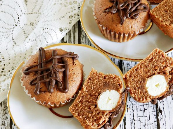 Cupcakes with Curd Filling