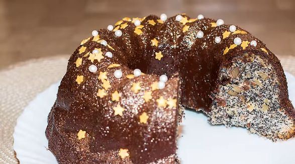 Christmas Cupcake with Poppy Seeds