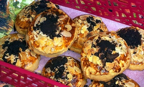 Cookies with Almond Petals and Chocolate