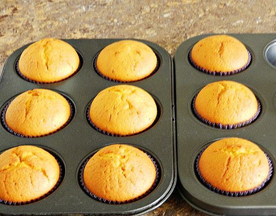 Pumpkin Muffins with Lemon Icing step 13