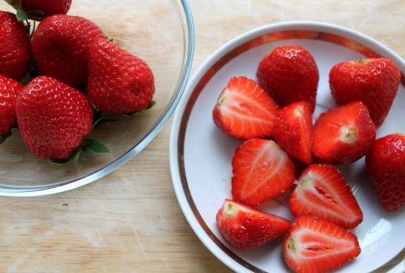 Tartlets with Strawberries, Roasted Nuts and Ginger Jelly step 14