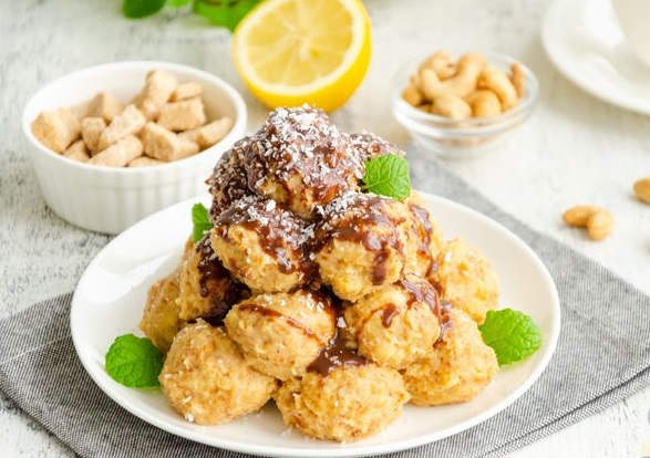Sand Crumbs Balls with Custard Cream and Nuts